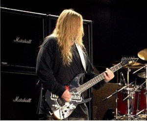 Morre Jeff Hanneman guitarrista do Slayer