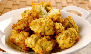 Bolinho de arroz cremoso com gergelim